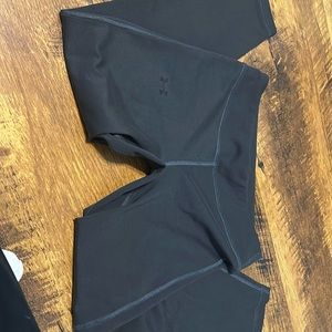 Girls under Armour capri length leggings